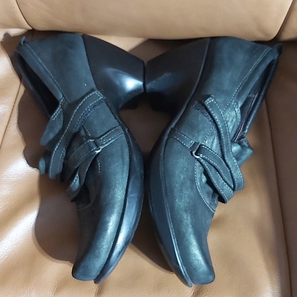 Naot Kiss Raven Leather Loafer - Picture 8 of 11